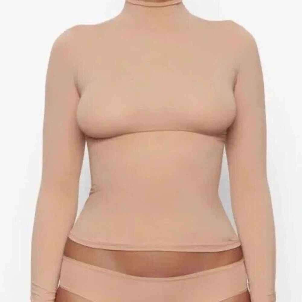 SKIMS Turtleneck Long Sleeve Top in Beige, 2X (D1)